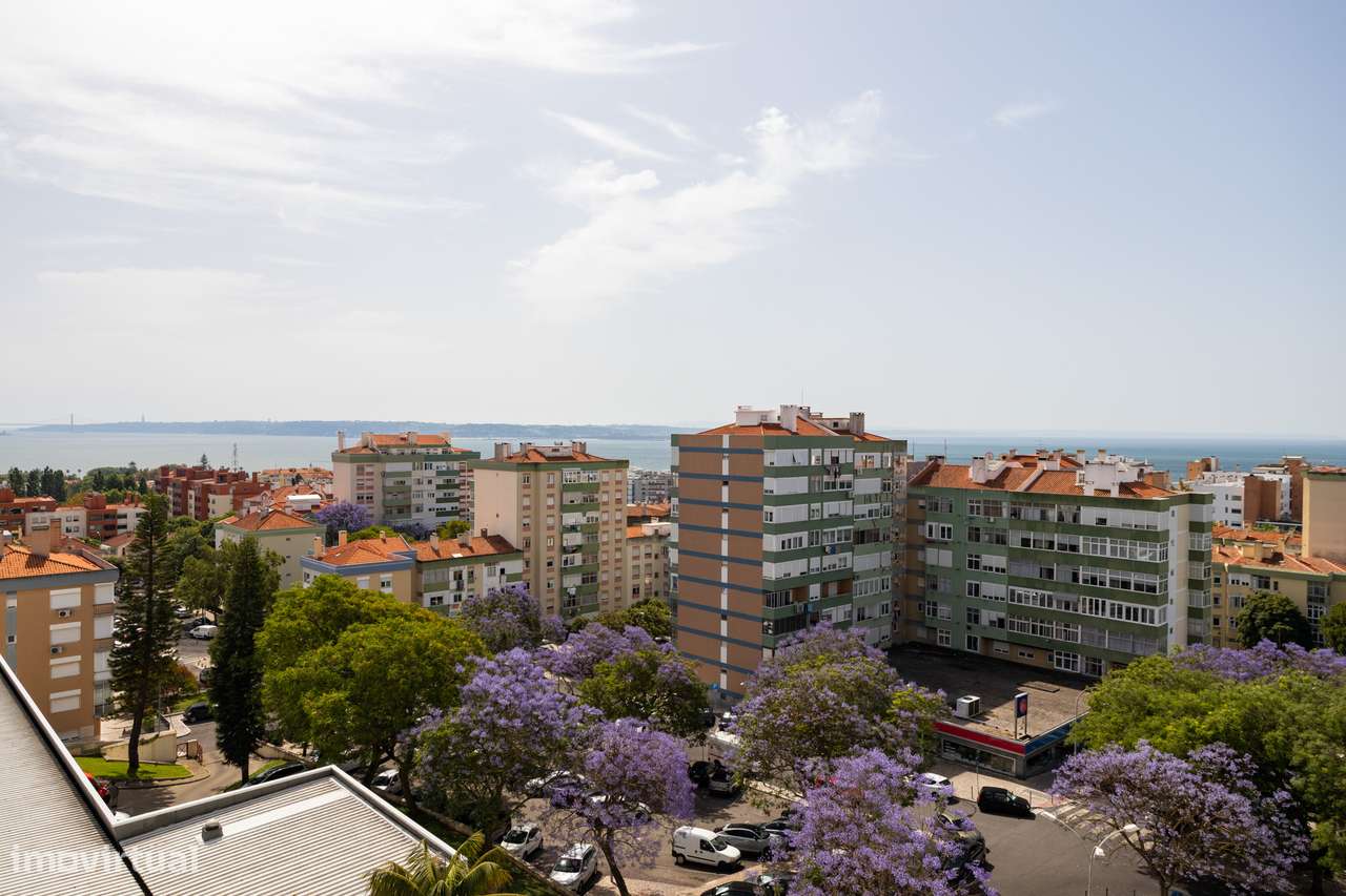 Apartamento T2 Remodelado com Vista Desafogada sobre o Tejo no Centro-27