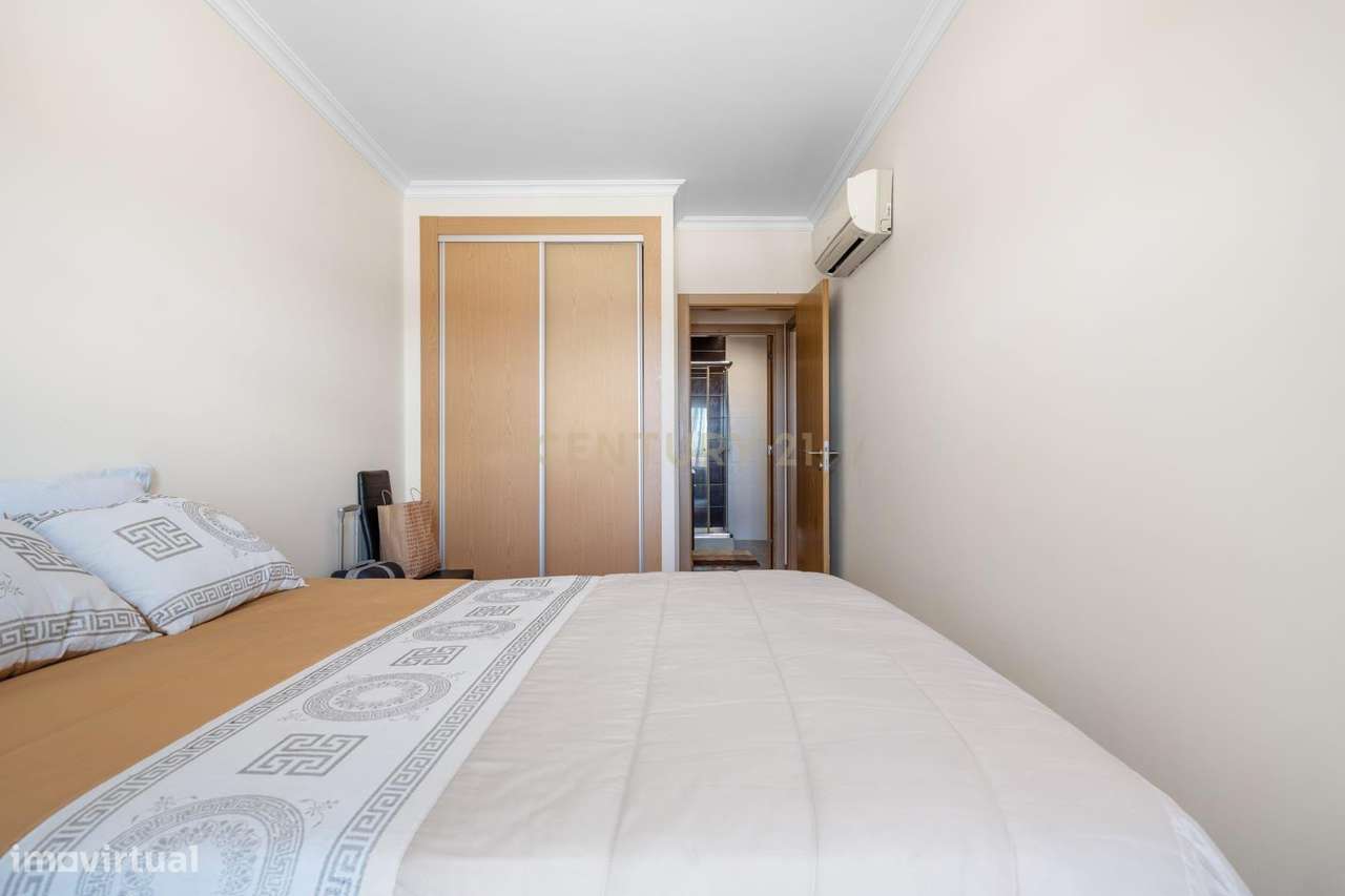 Apartamento T2 em Montijo com Parqueamento e Varandas-17