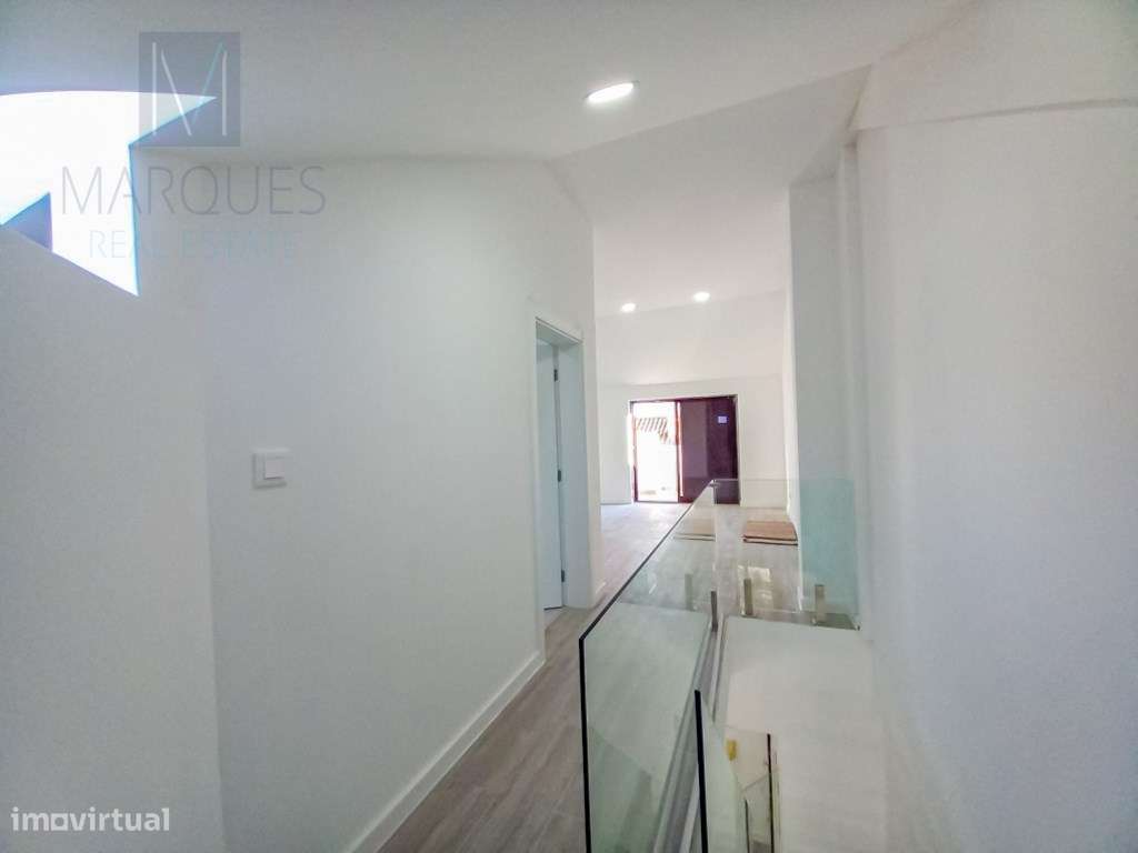 Apartamento T3 Duplex com garagem na Costa de Caparica-19