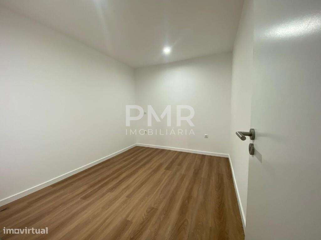 Moradia T2 no Centro de Benavente com Logradouro, totalmente remodelad-16