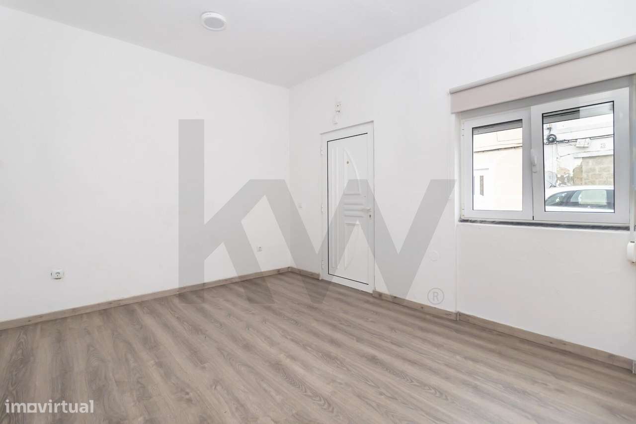 Moradia T2 de Rés-do-chão e 1º andar, situada em Sarilhos Pequenos, Mo - Grande imagem: 5/28