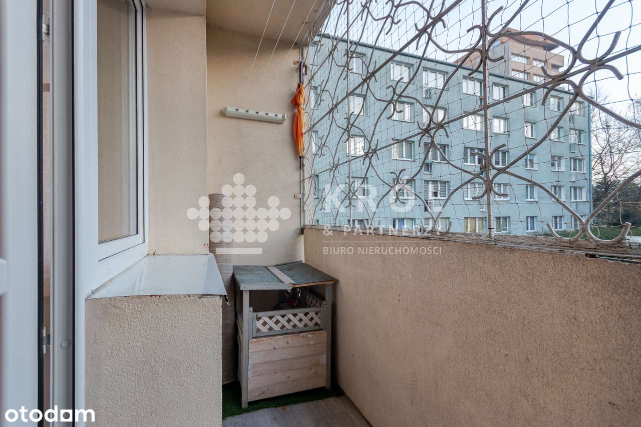 2 pokojowe mieszkanie do wejścia z balkonem na Komuny Paryskiej!-4