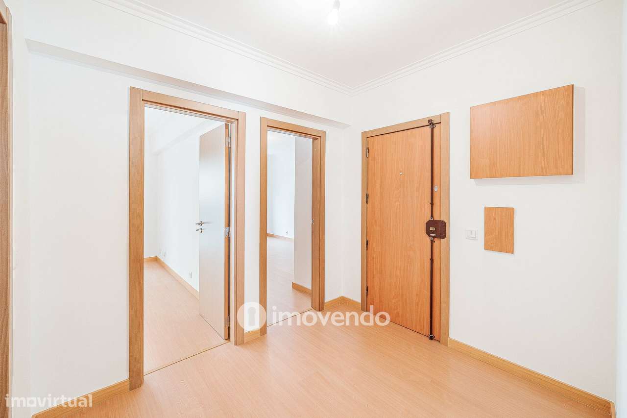 Apartamento T3, com terraço e arrecadação, em Mem Martins-37