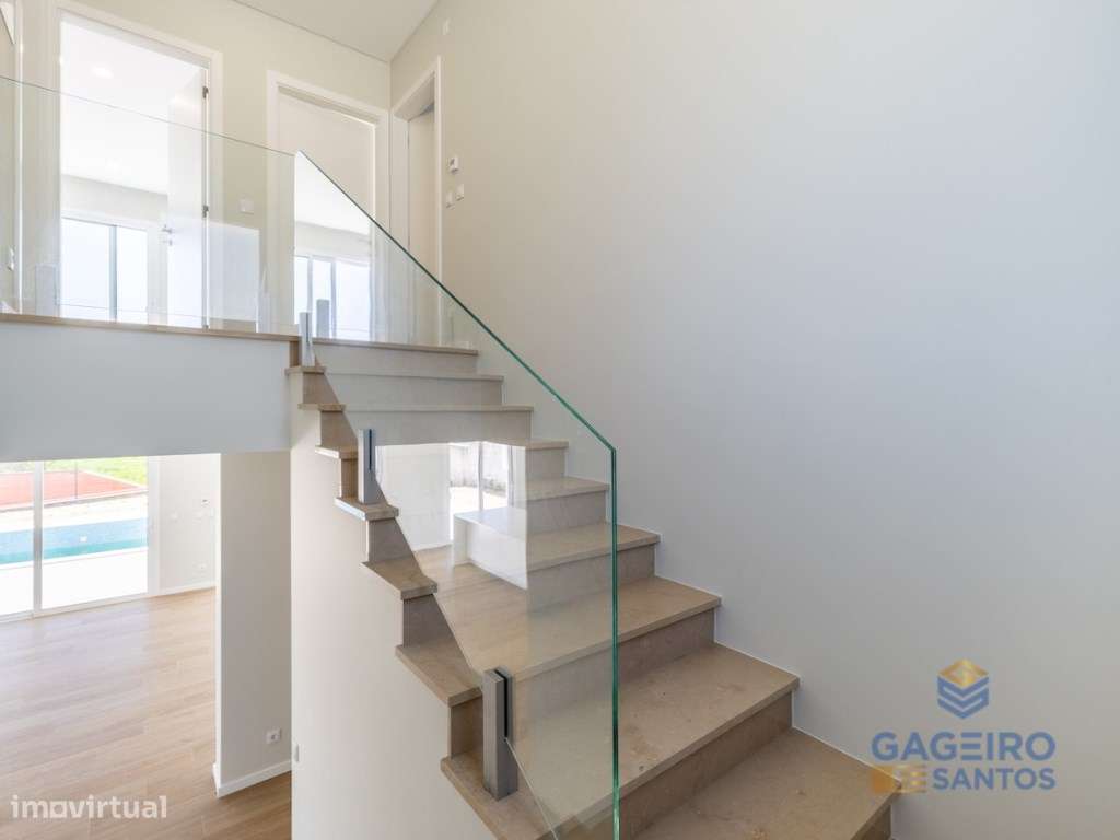 Moradia T4 com piscina, nova e pronta a habitar a 4 km da baía de S...-33