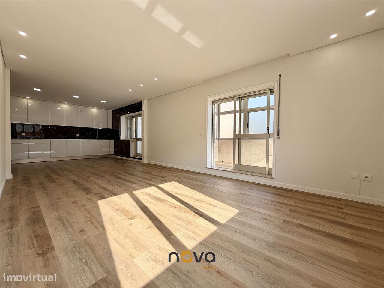 Apartamento T4 Totalmente Remodelado na Póvoa de Varzim-3