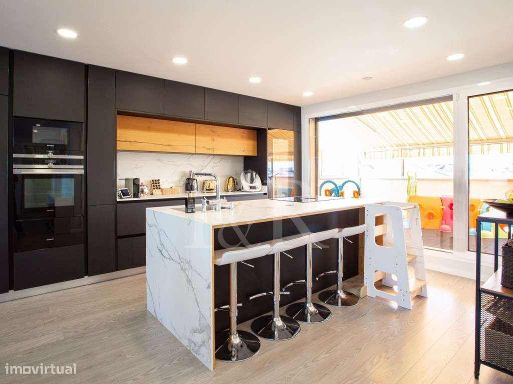 Apartamento T4 duplex com terraço e garagem no Montijo-13