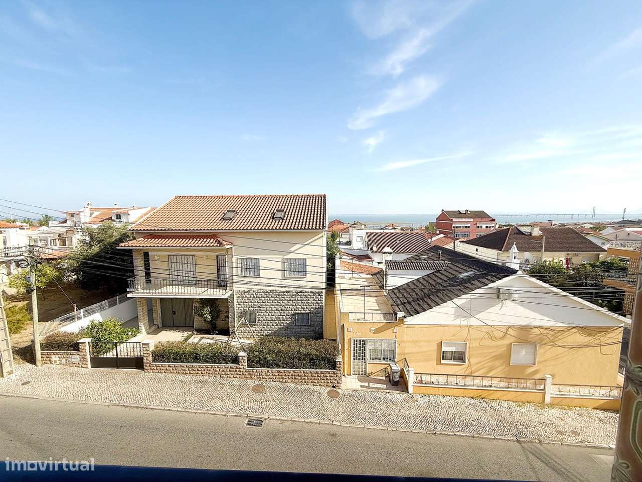 T2 remodelado c/ varanda e vista rio!-19