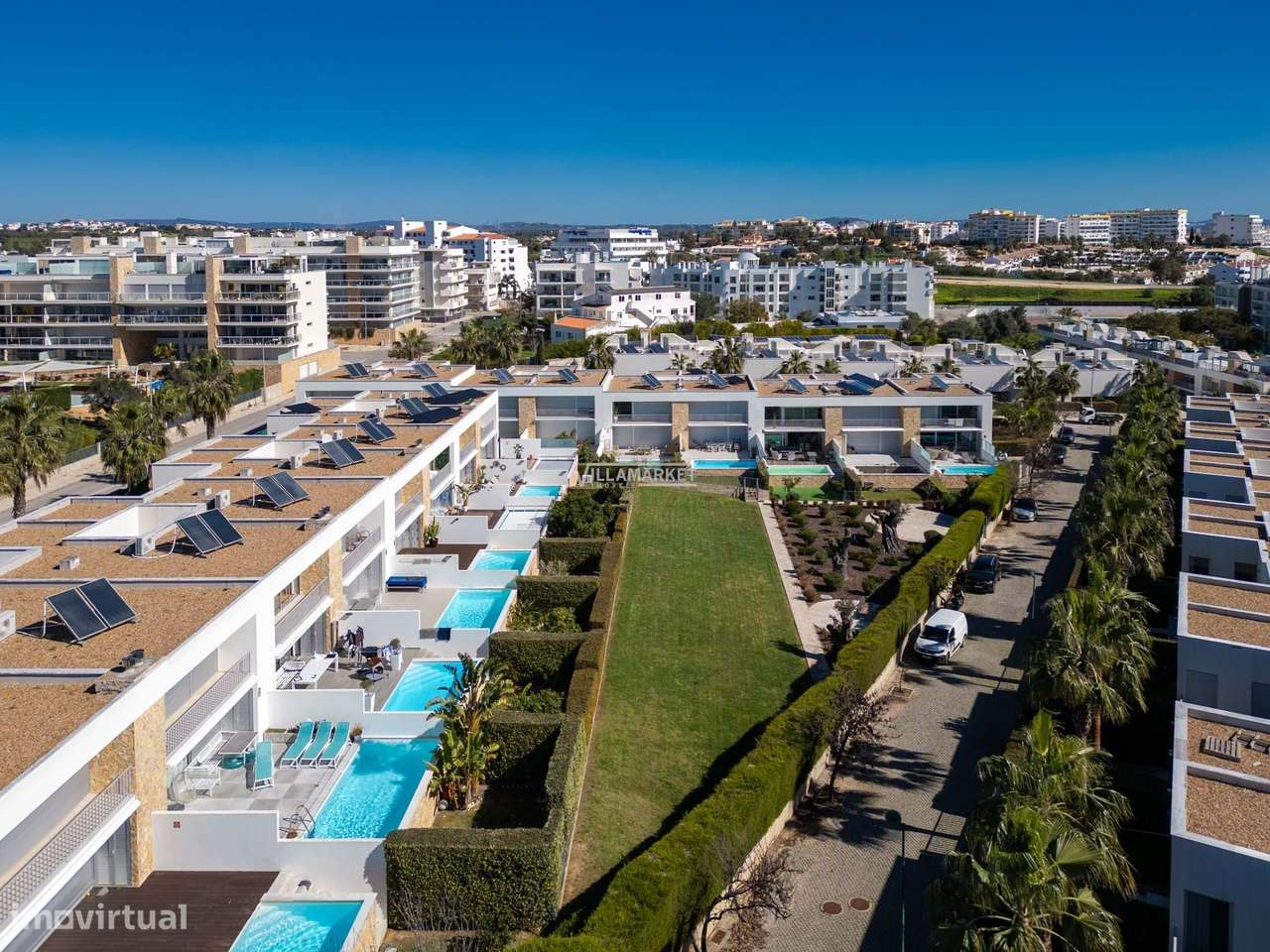 LUXUOSA VILLA V3 + 1 COM PISCINA E GARAGEM PRIVATIVA SITUADA NA CORREE-16