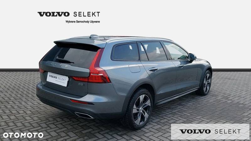 Volvo V60 Cross Country - 6