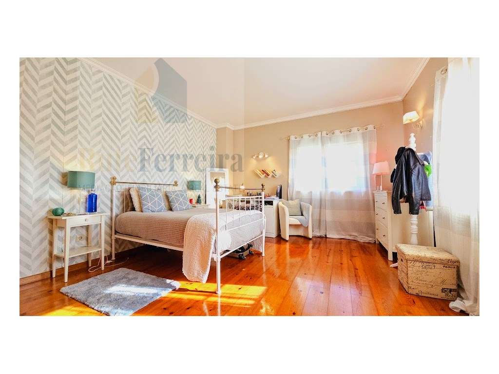 Moradia Isolada com amplo espaço exterior !!-30