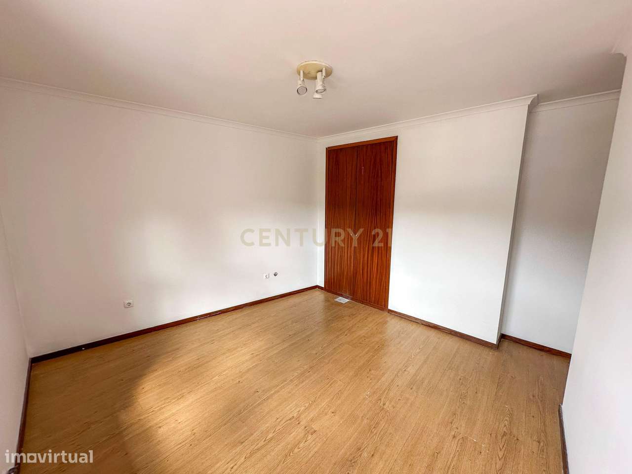 T2 ultimo piso junto ao centro- paredes-17