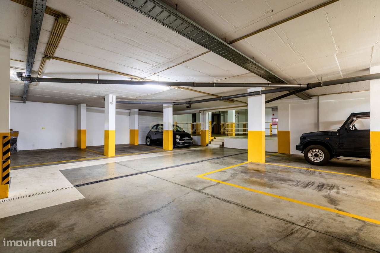 Apartamento Morderno T4 com Vista Mar, Elevador , Garagem e 166 m² em-22