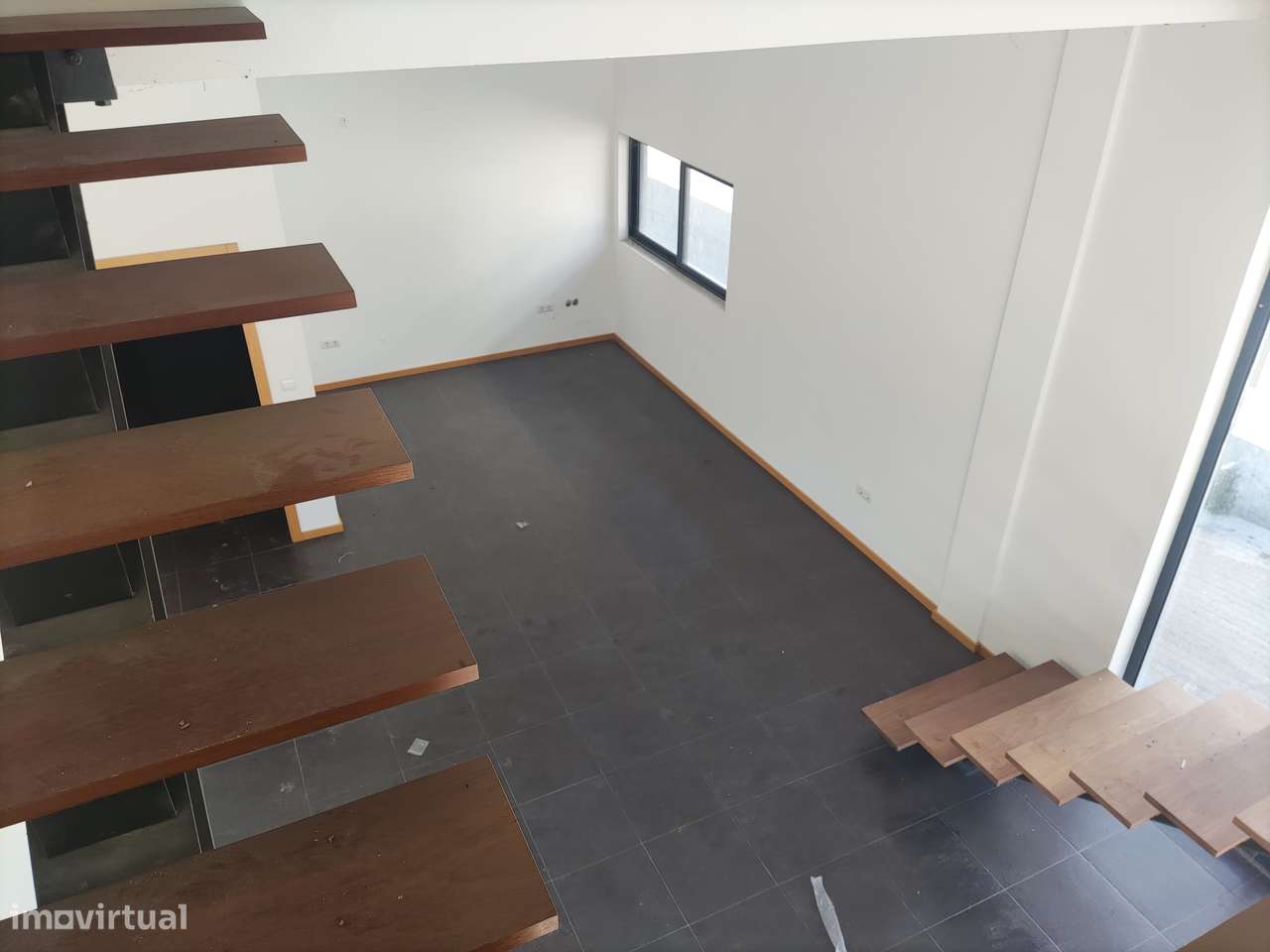 Armazém na Zona Industrial do Socorro - Grande imagem: 4/18