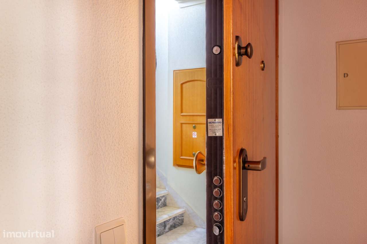 Quinta do Conde - Apartamento de 3 assoalhadas-varanda e arrecadação.-20