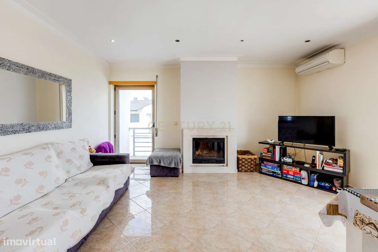 Apartamento T3 de Excelência com Terraço, Garagem Box, no Louriçal - P-8