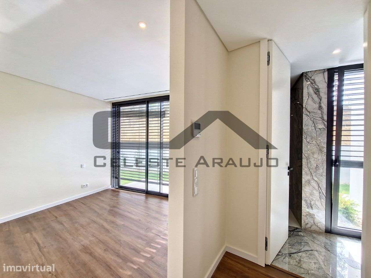 Moradia T4+1 Térrea, com piscina, Rio Meão-17