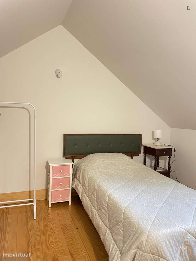 Quarto - localizado em Vila nova de gaia - Grande imagem: 4/9