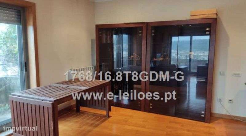 Moradia T4 com 4 suites, garagem e terraço - Grande imagem: 5/12