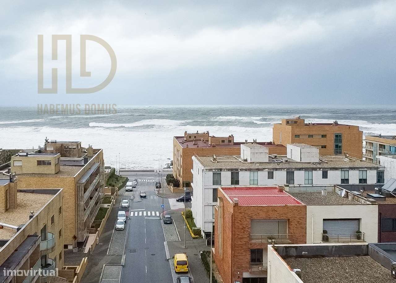 Moradia T3+1 de Luxo com 405m2 a 200 Metros da Praia em Canidelo.-48