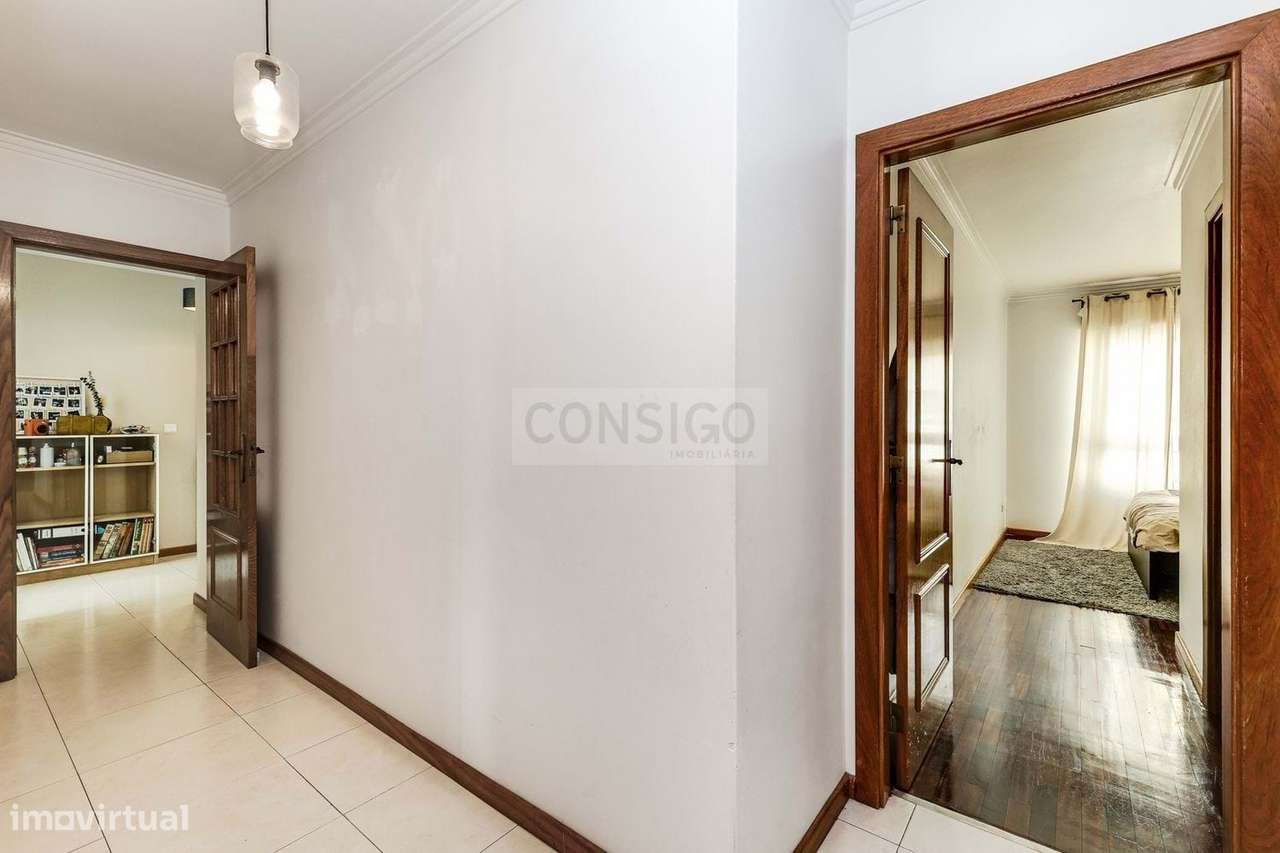 Apartamento T3 com garagem em Rio de Mouro-15