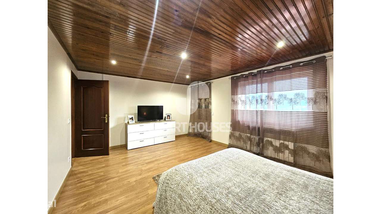 Moradia T4 Poços c/ terreno-24