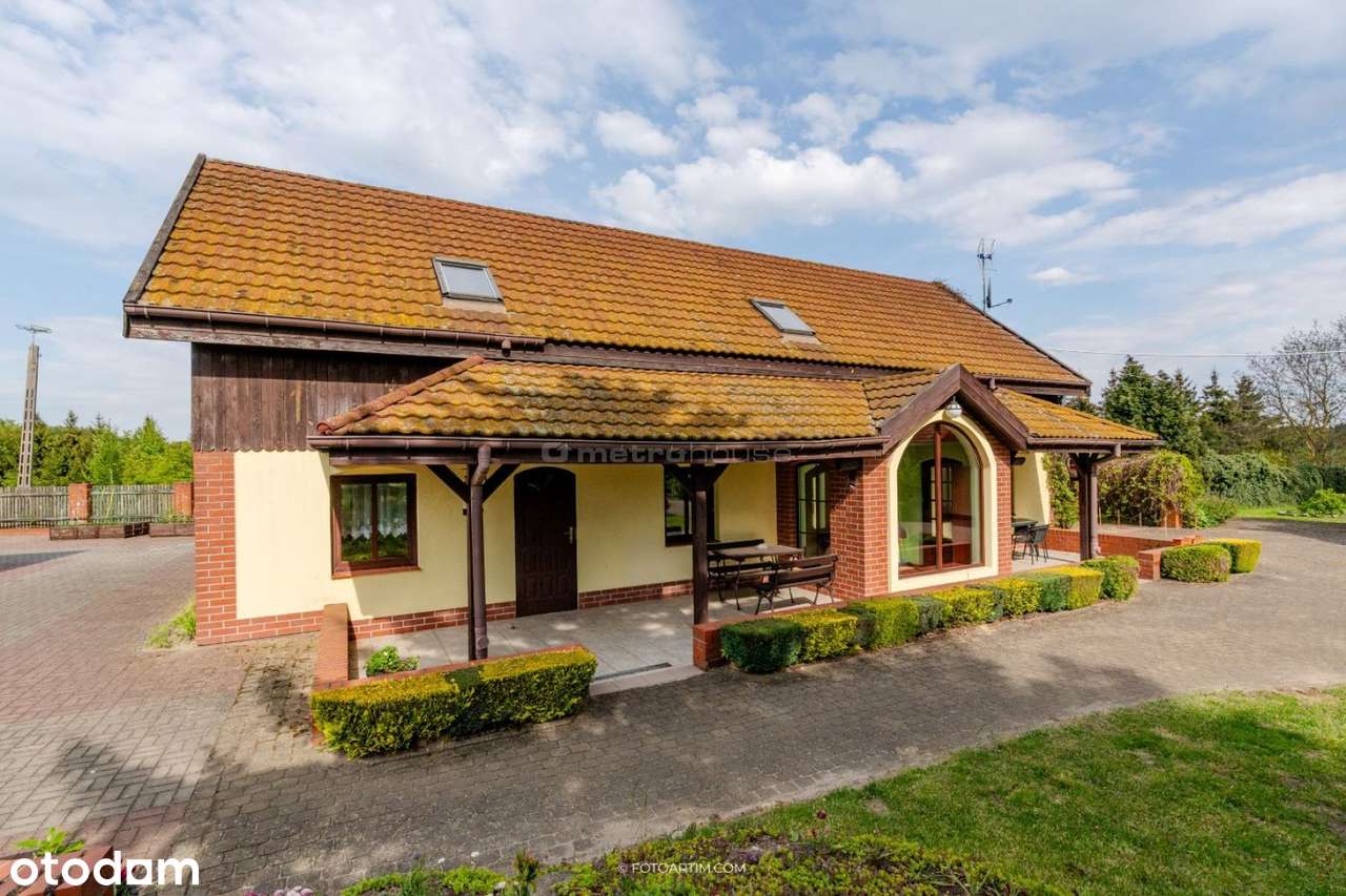 Trzy domy mieszkalne w pięknej lokalizacji-1