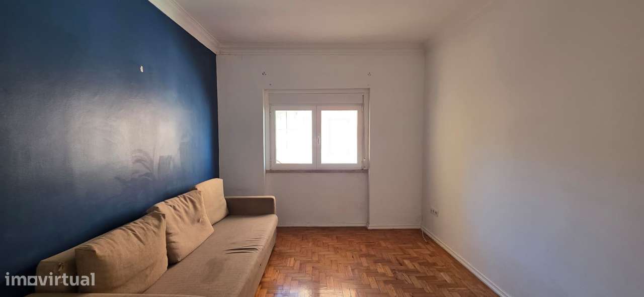 Apartamento T1 Renovado Laranjeiro-11