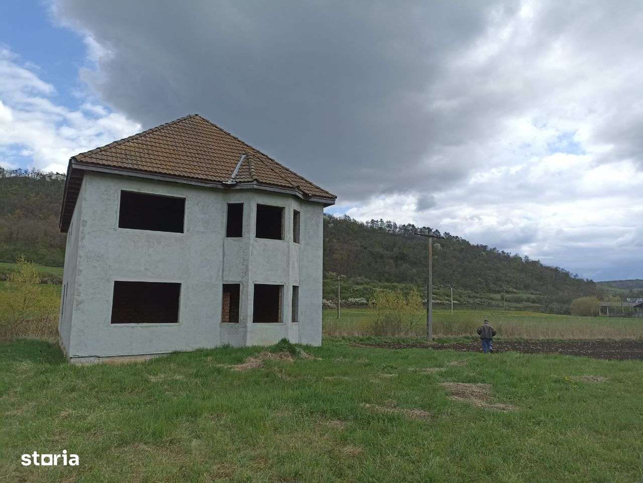 Casa cu etaj,300 mp,teren 4200 mp,perfect drept, Voiniceni - Imagine principală: 2/4