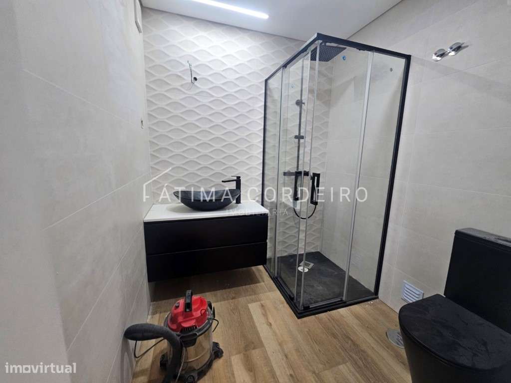 Moradia Isolada T4 Duplex Venda Almada-7