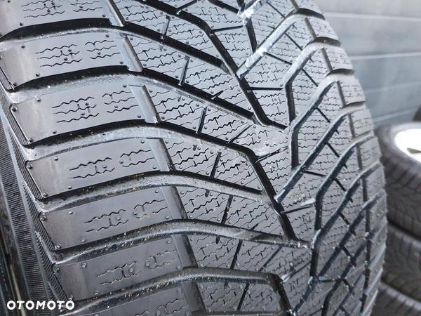 315/35R21 Yokohama Bluearth Winter V905 111W para opon zima - 3