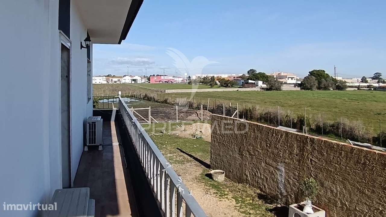 Moradia T3 + 2 com ampla área externa-14