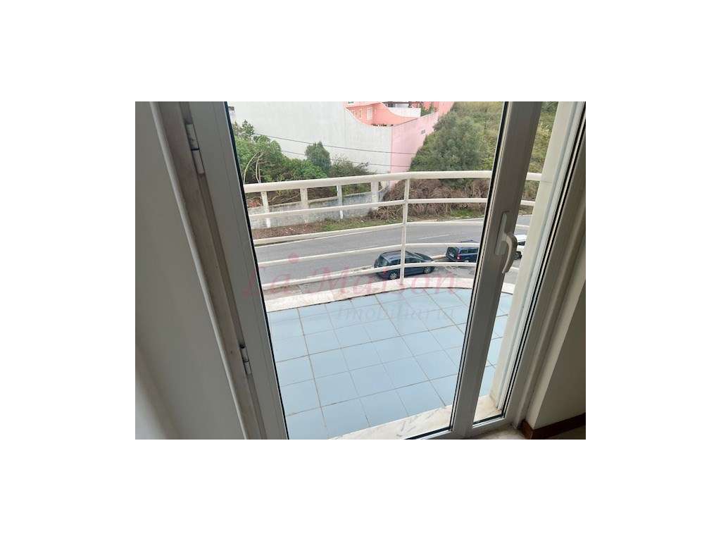 Apartamento T3+1 em Casal de Cambra-10