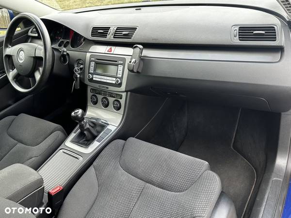 Volkswagen Passat 2.0 TDI DPF Comfortline - 26