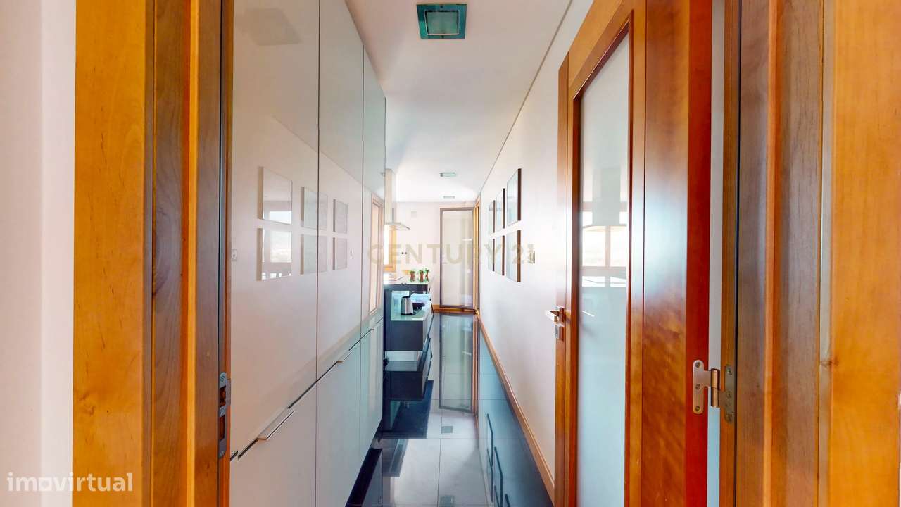 Apartamento T4 no Infantado de excelência, conforto e vista sobre a le-17