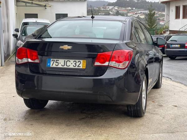 Chevrolet Cruze 1.6 LS - 9