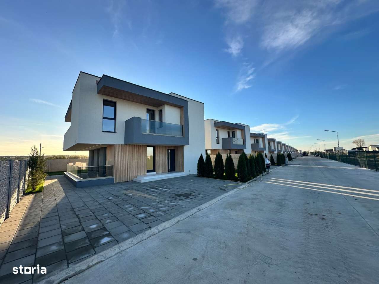 CASE INDIVIDUALE - 6 CAMERE, GARAJ, PANOURI SOLARE, COMISION 0% - Imagine principală: 2/20