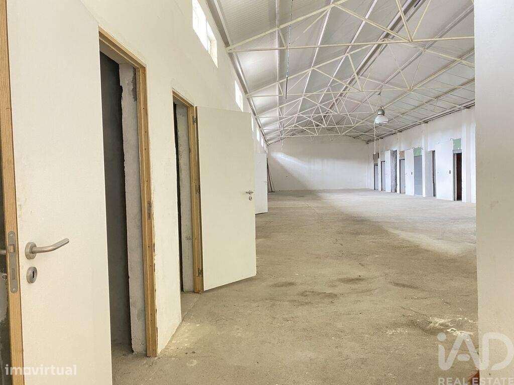 Armazém em Oliveira do Douro de 676,00 m2 - Grande imagem: 5/22