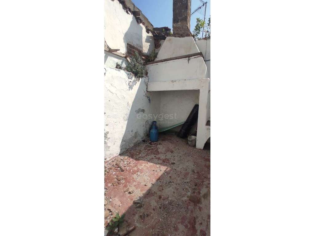 Moradia Independente para Recuperar na Vila de Viana do Alentejo - Grande imagem: 5/12