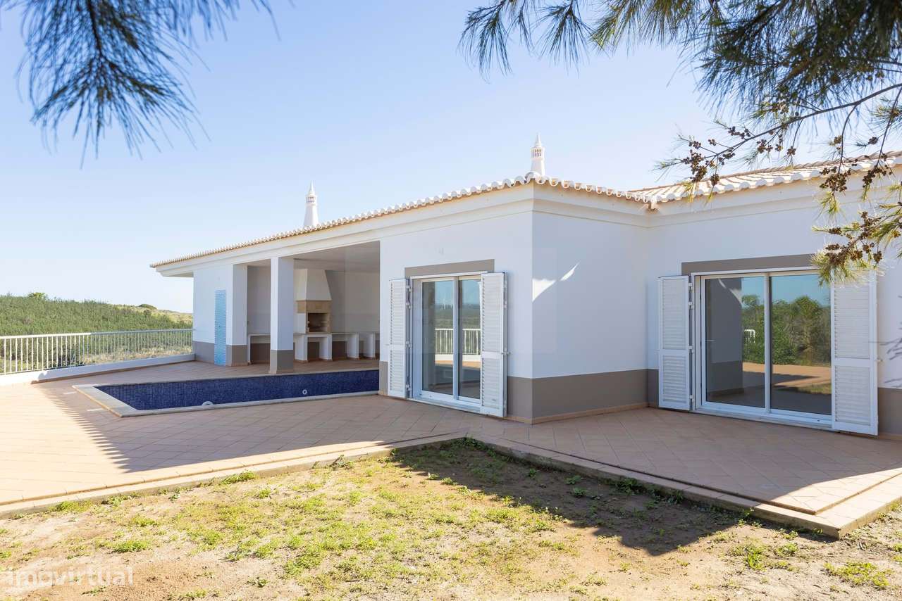 Moradia T4 Renovada com Vista Montanha | Parque da Floresta, Vila do B - Grande imagem: 2/49