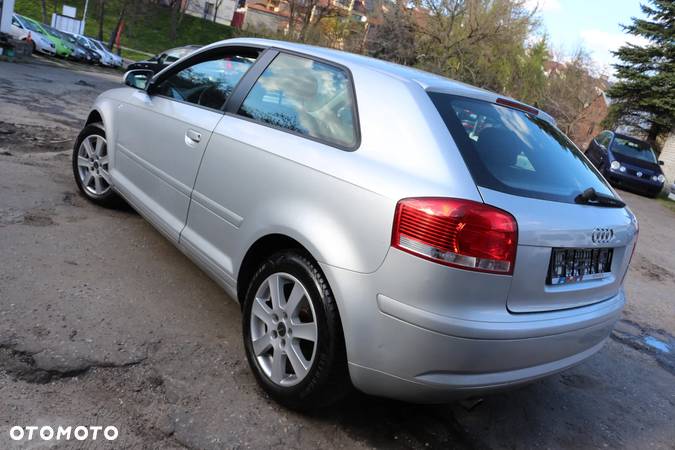 Audi A3 1.6 FSI Attraction - 4