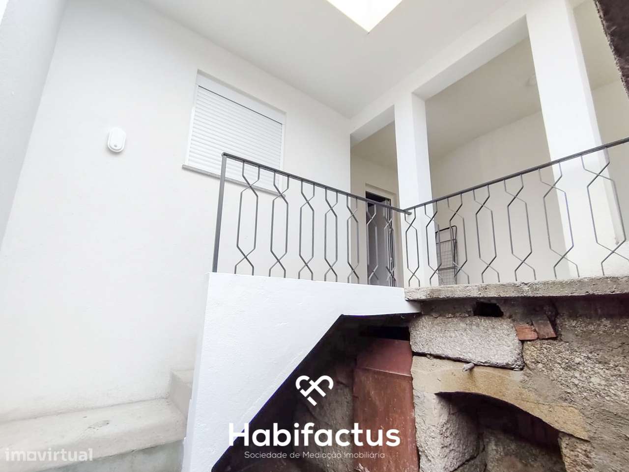 Moradia T2 reconstruída em Viseu - Grande imagem: 3/23