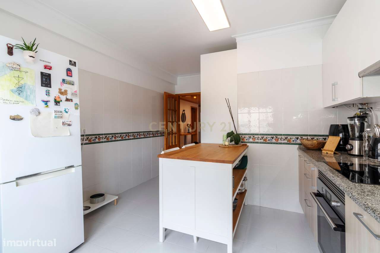 T2 Renovado | 2 WC Novas | 106 m² | Parqueamento + Arrecadação | Eleva-16