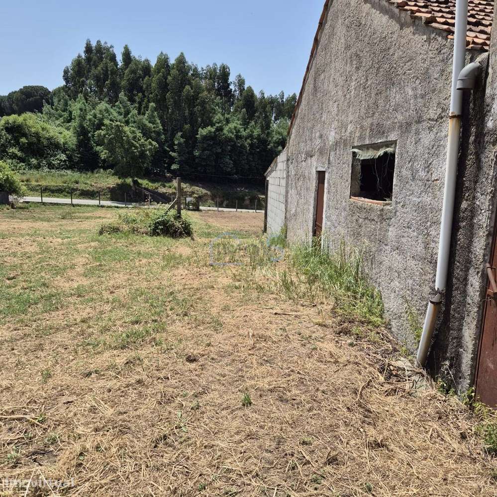 Terreno com viabilidade de construção no centro da vila – Ferreira do-7