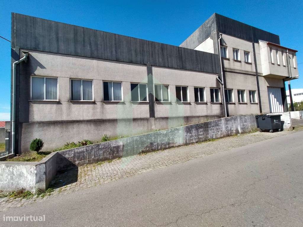 Pavilhão Industrial com 1.350 m2 de área total de construção em Man... - Grande imagem: 3/12