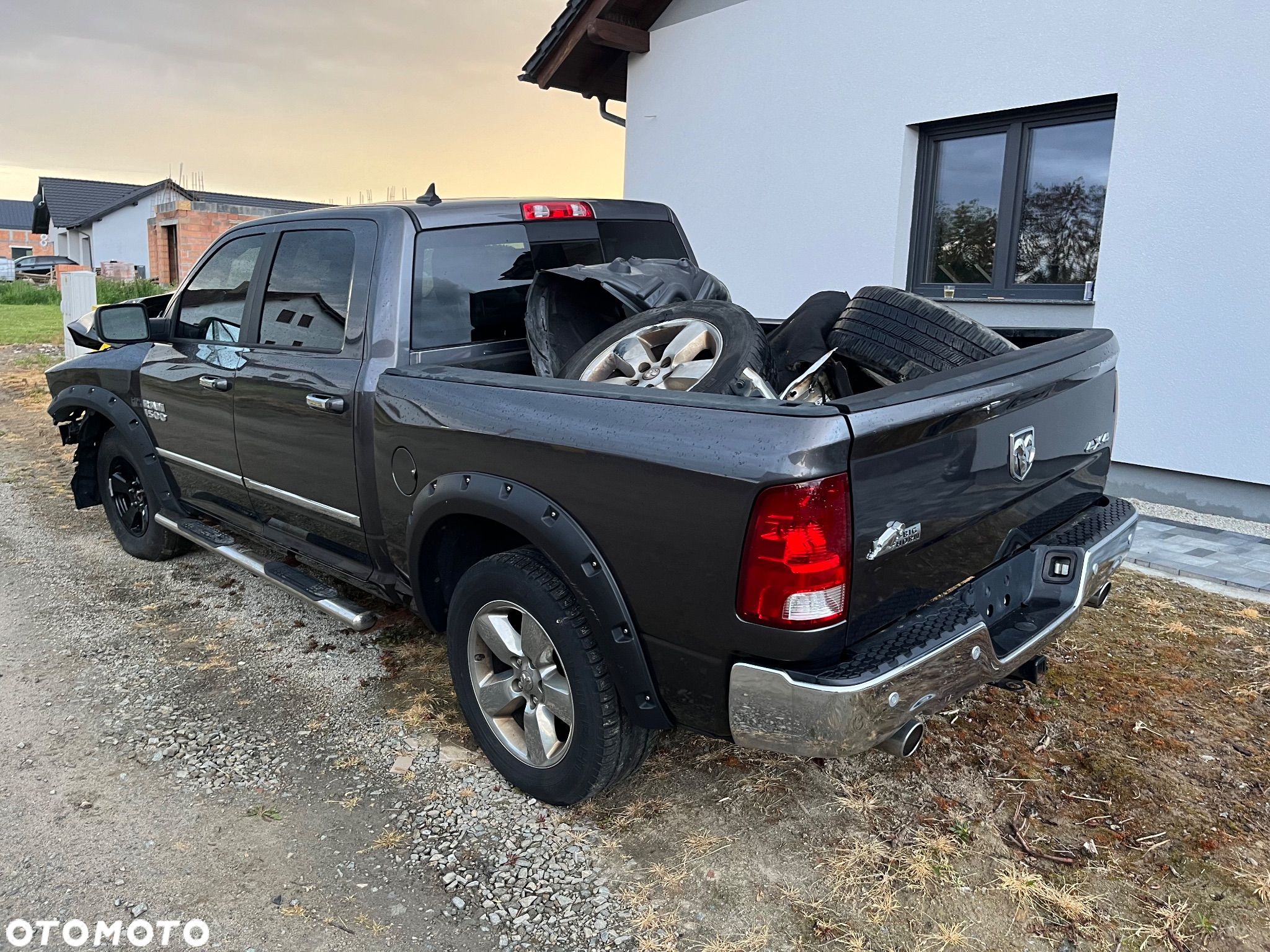 RAM 1500 Quad Cab Longbed Bighorn - 2