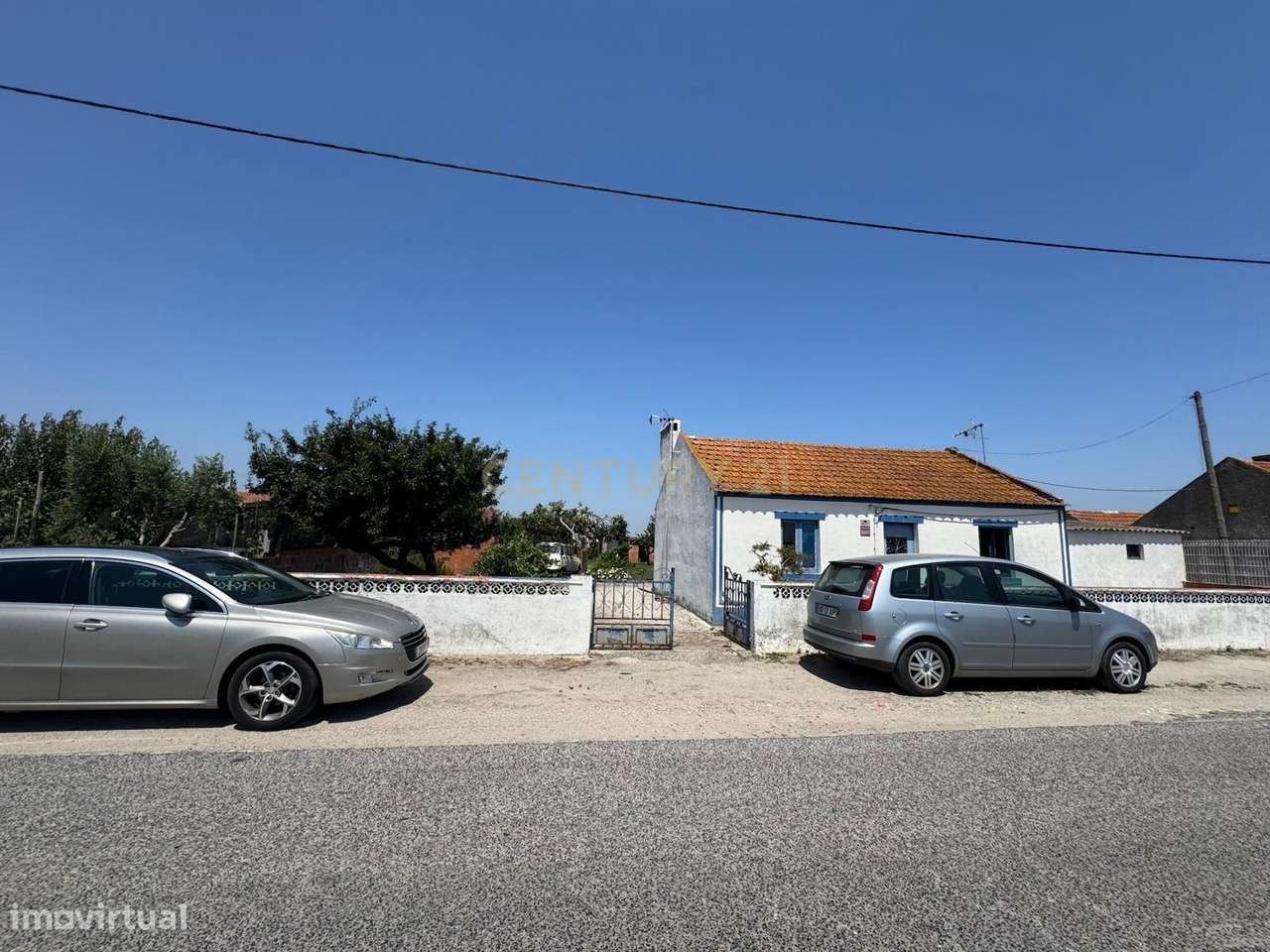 Moradia Isolada implantada em lote com 820 m2 na Aldeia Nova da Aroeir-1