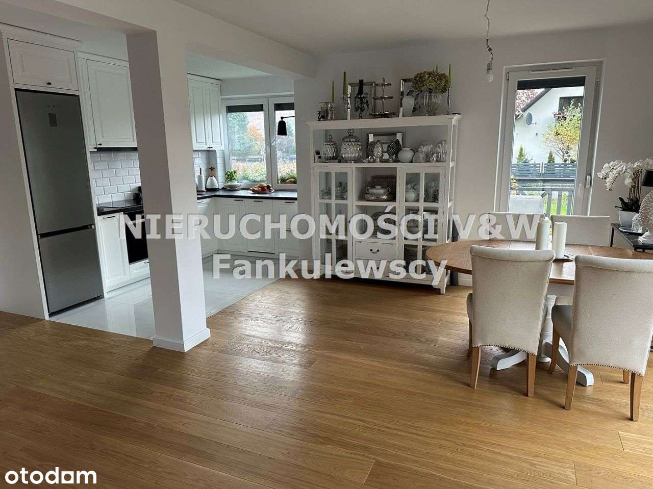 Luksusowa połowa domu w zabudowie bliźniaczej-10