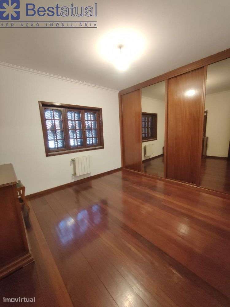 Moradia T4  C/Sótão + 1 Habitação T 3 - J/MC Donalds-32