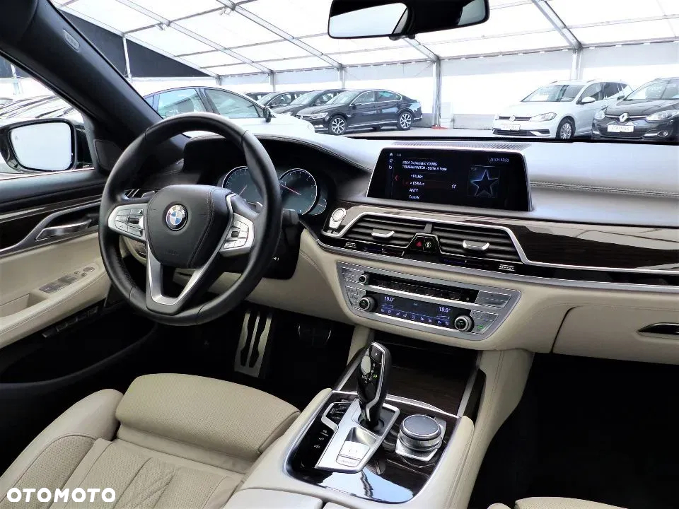 BMW Seria 7 750Li xDrive - 14