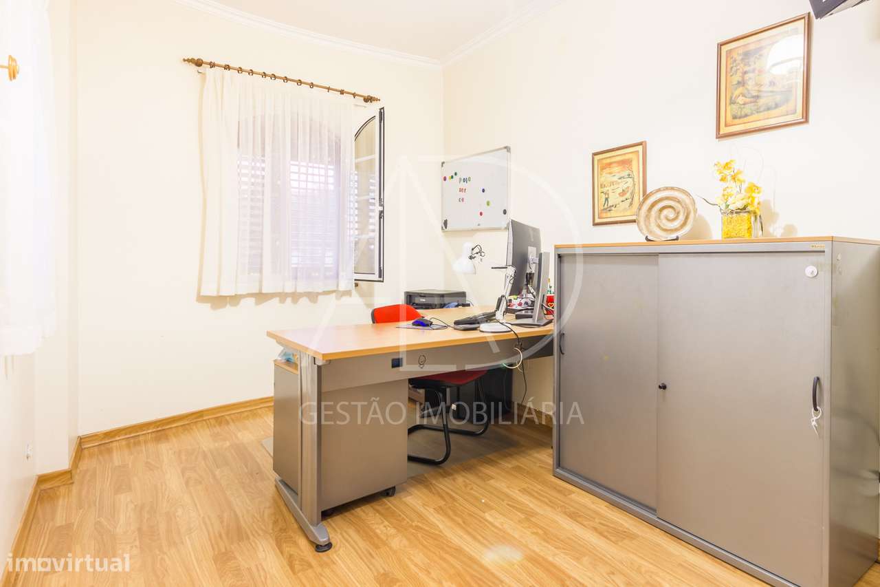 MORADIA T5+1 EM SANTO ANDRÉ, BARREIRO - Grande imagem: 4/41